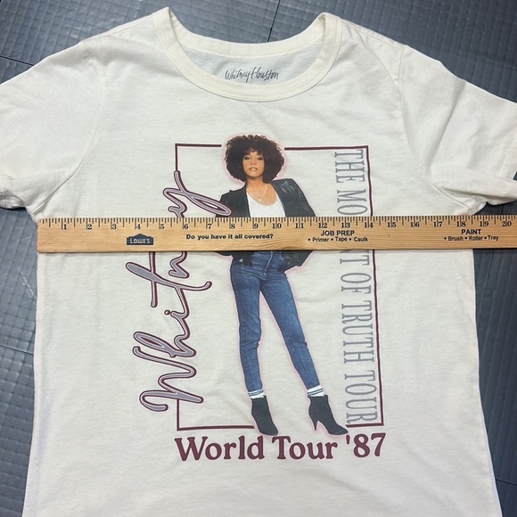 WHITNEY HOUSTON WOMENS SIZE MEDIUM WORLD TOUR CONCERT T SHIRT - Picture 4 of 6